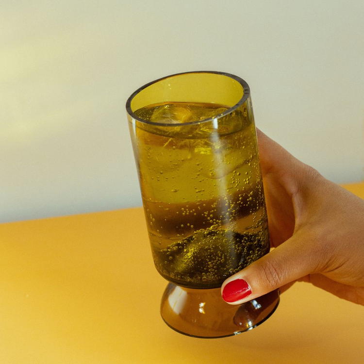 Bouteilles de vin transformées en verres